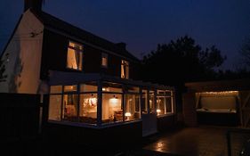 Hot Tub Pet Friendly Luxury Cosy Cottage, Near Withernsea And Patrington